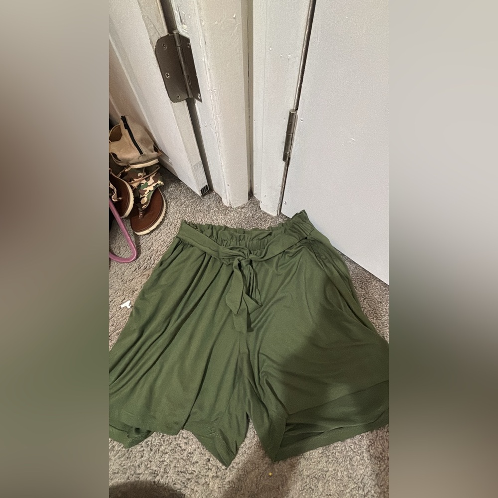 Green Tie-Waist shorts